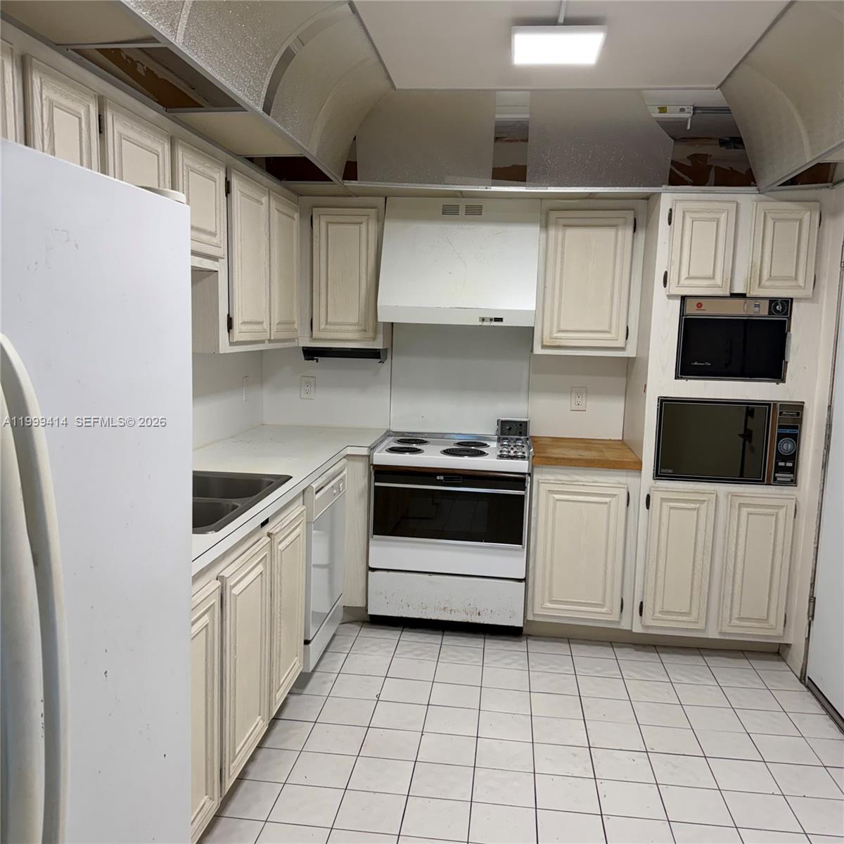 LA MER ESTATES WEST CONDO - Residential