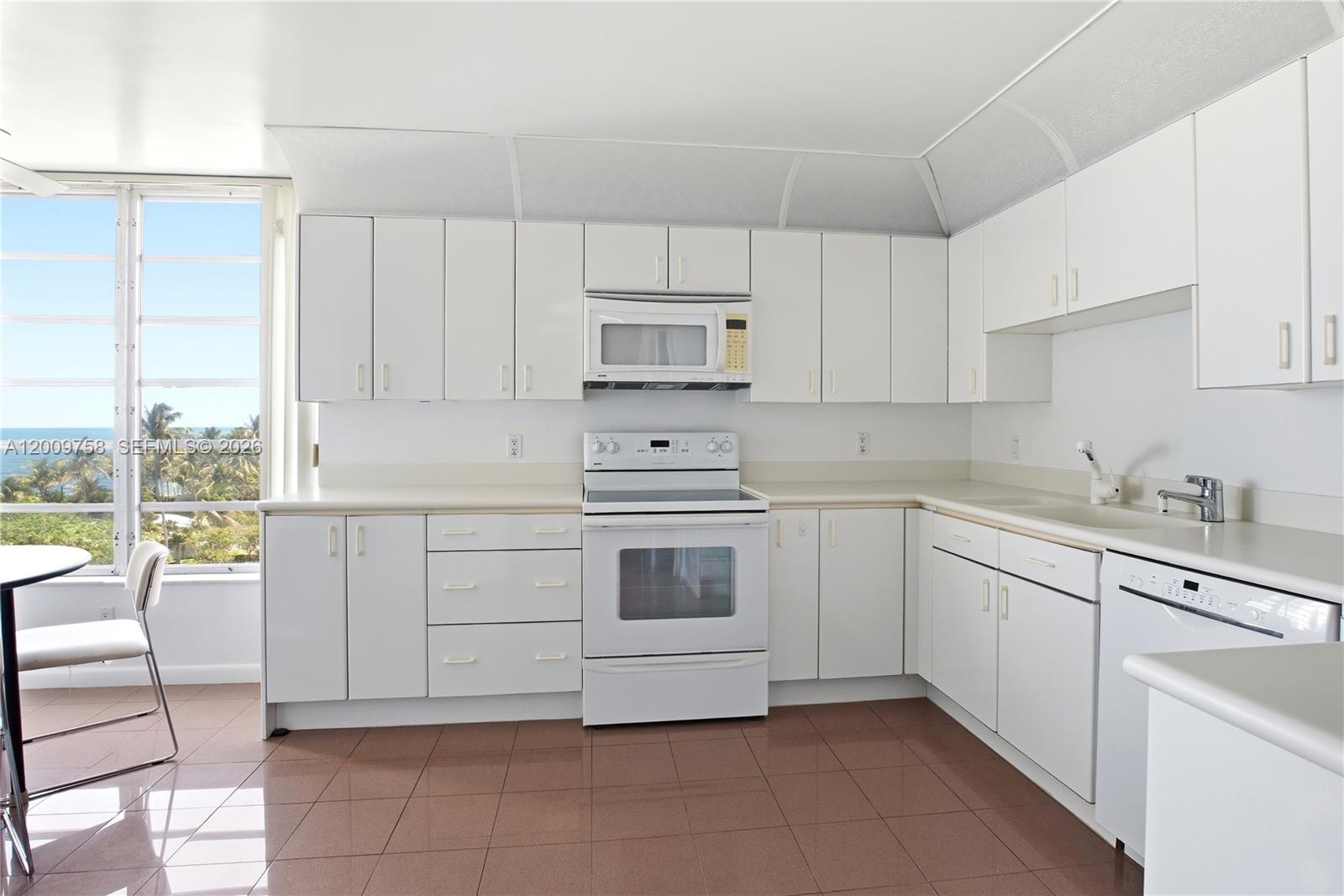 SANDS OF KEY BISCAYNE - Residential
