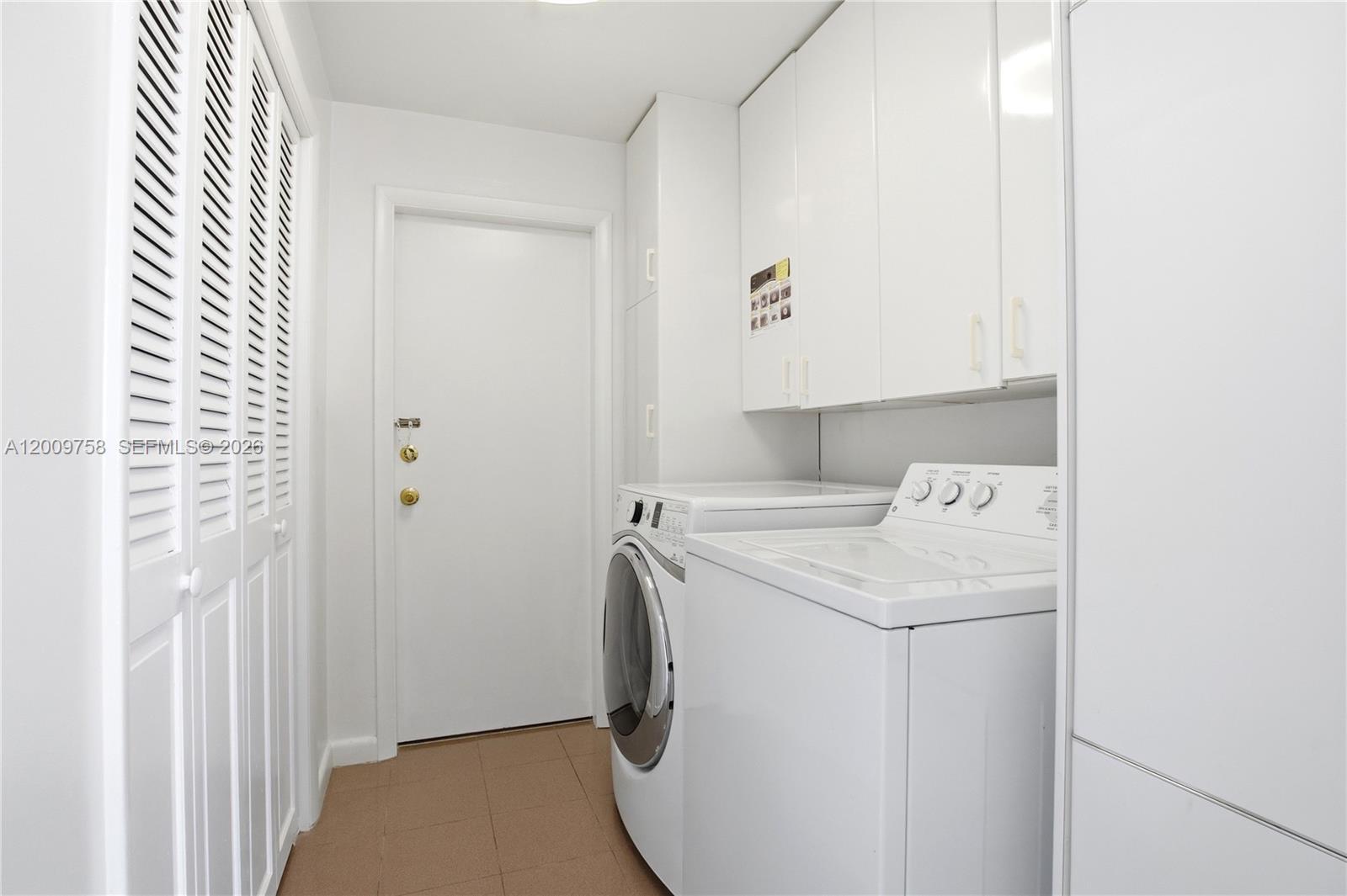 SANDS OF KEY BISCAYNE - Residential