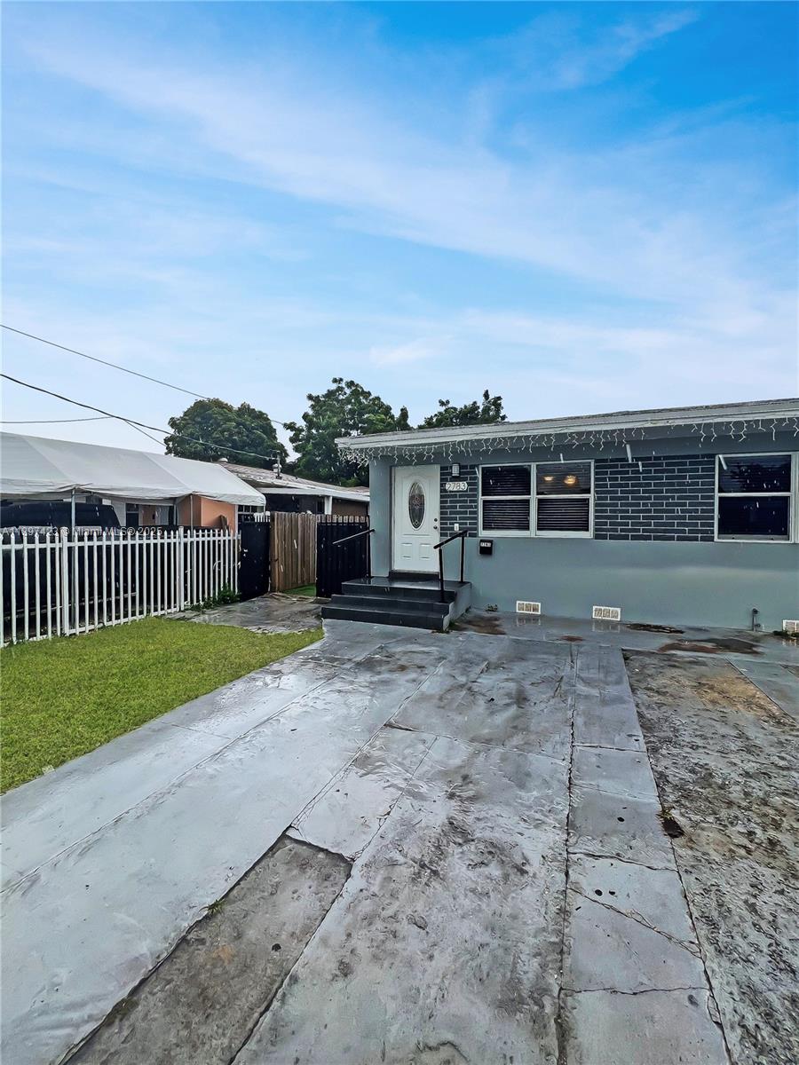 2783 - 2785 SW 33rd Ct