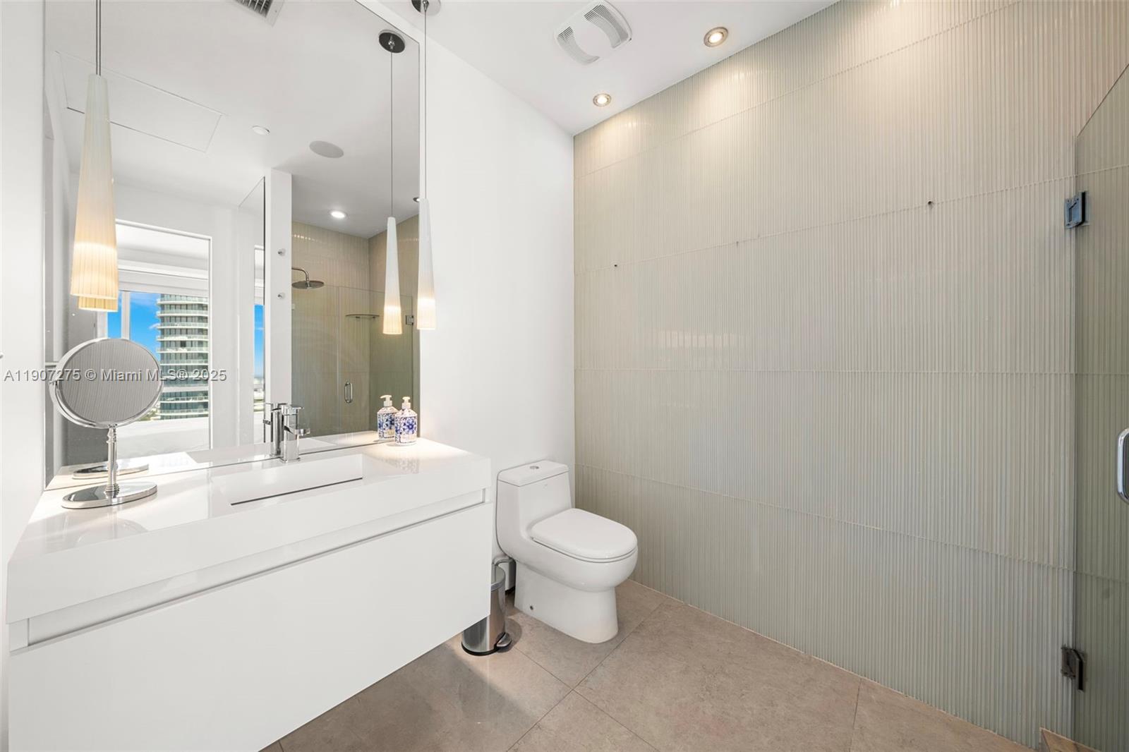 ICON CONDO - Residential