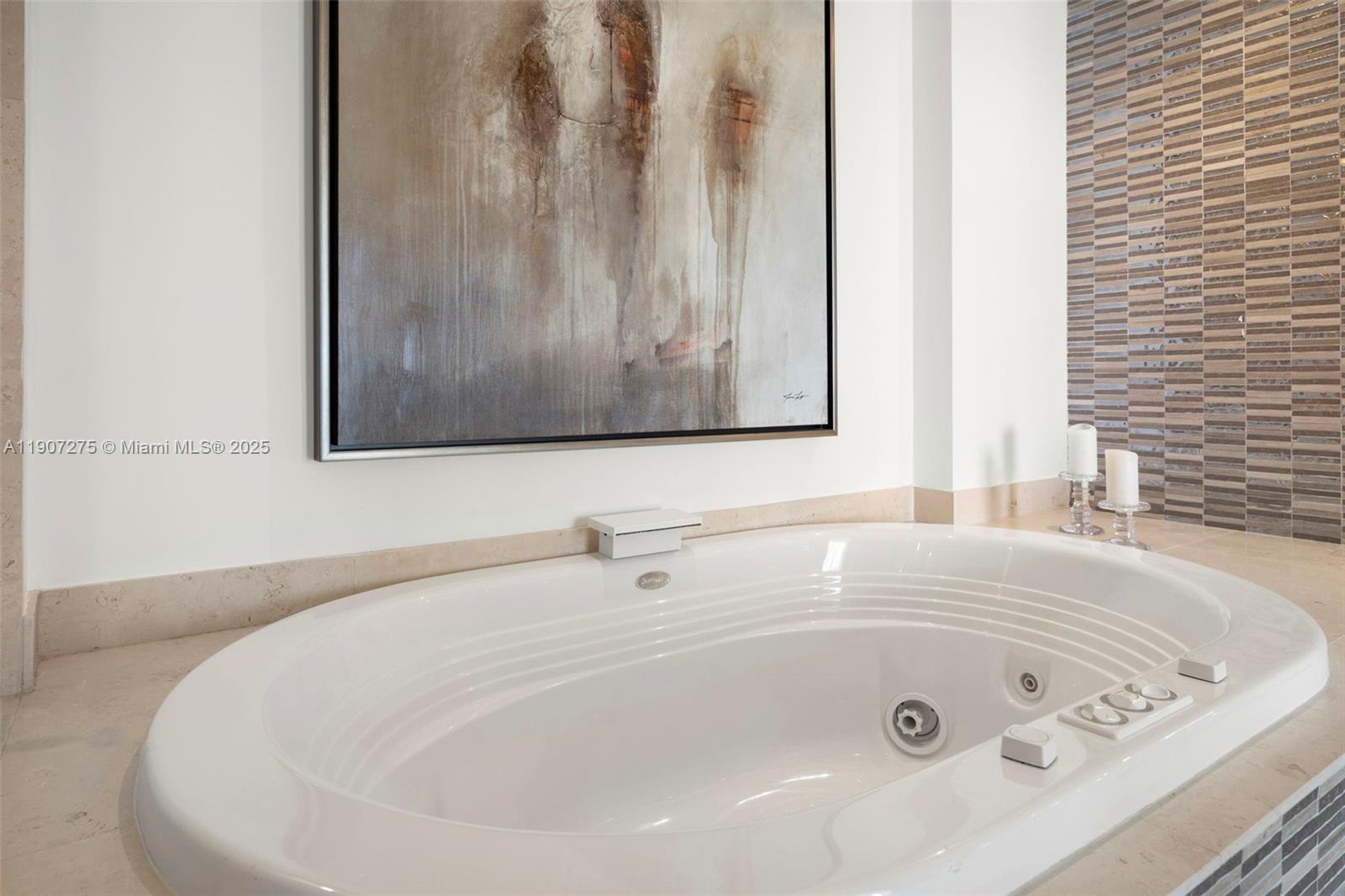 ICON CONDO - Residential