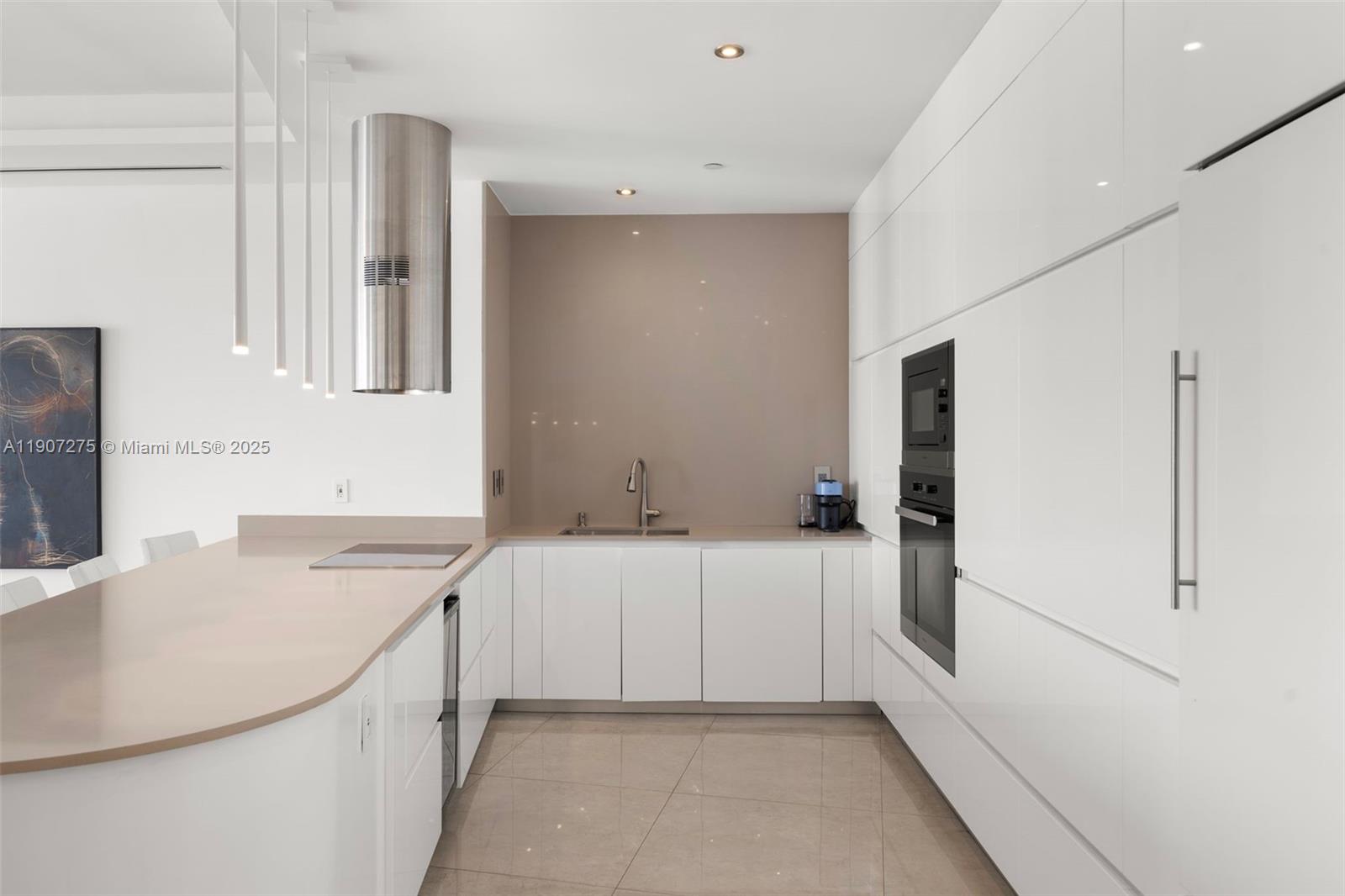 ICON CONDO - Residential