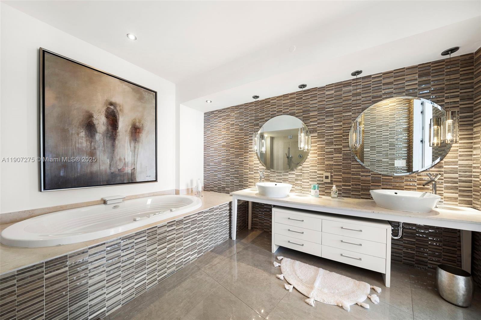 ICON CONDO - Residential