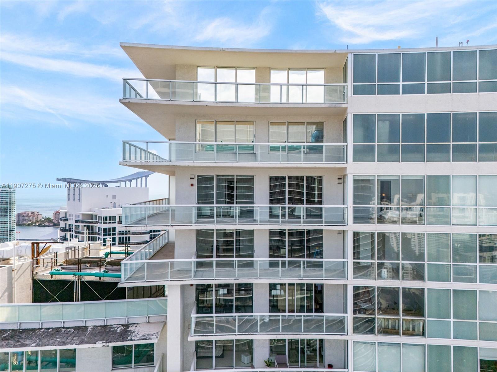 ICON CONDO - Residential