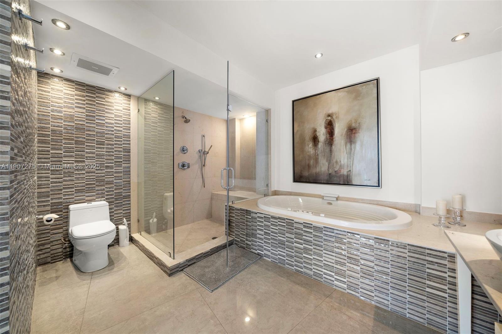 ICON CONDO - Residential