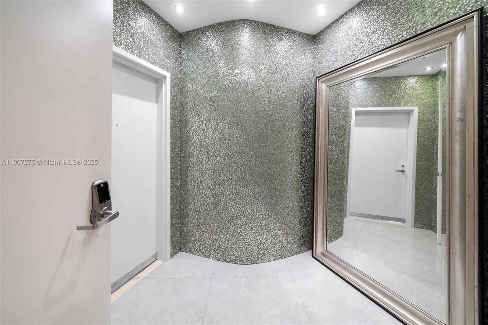 ICON CONDO - Residential