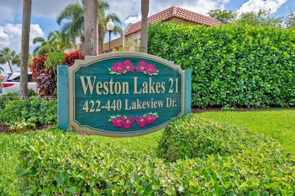 422 Lakeview Dr 203, Weston, Broward County, Florida - 2 Bedrooms  
2 Bathrooms - 