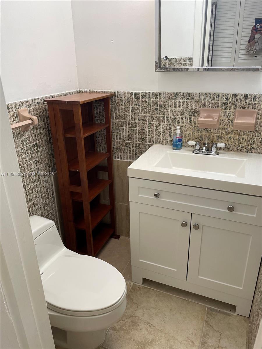 LONGWOOD HOUSE CONDO - Residential Lease