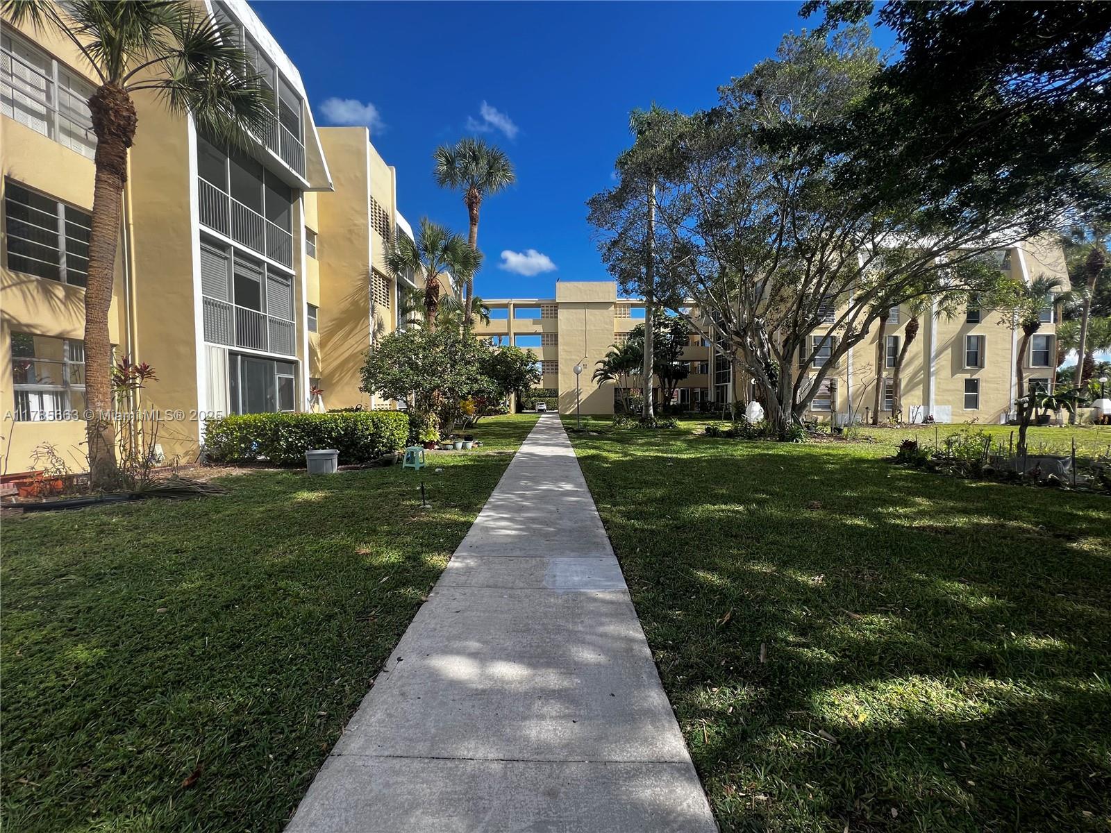952 NE 199th St 4K