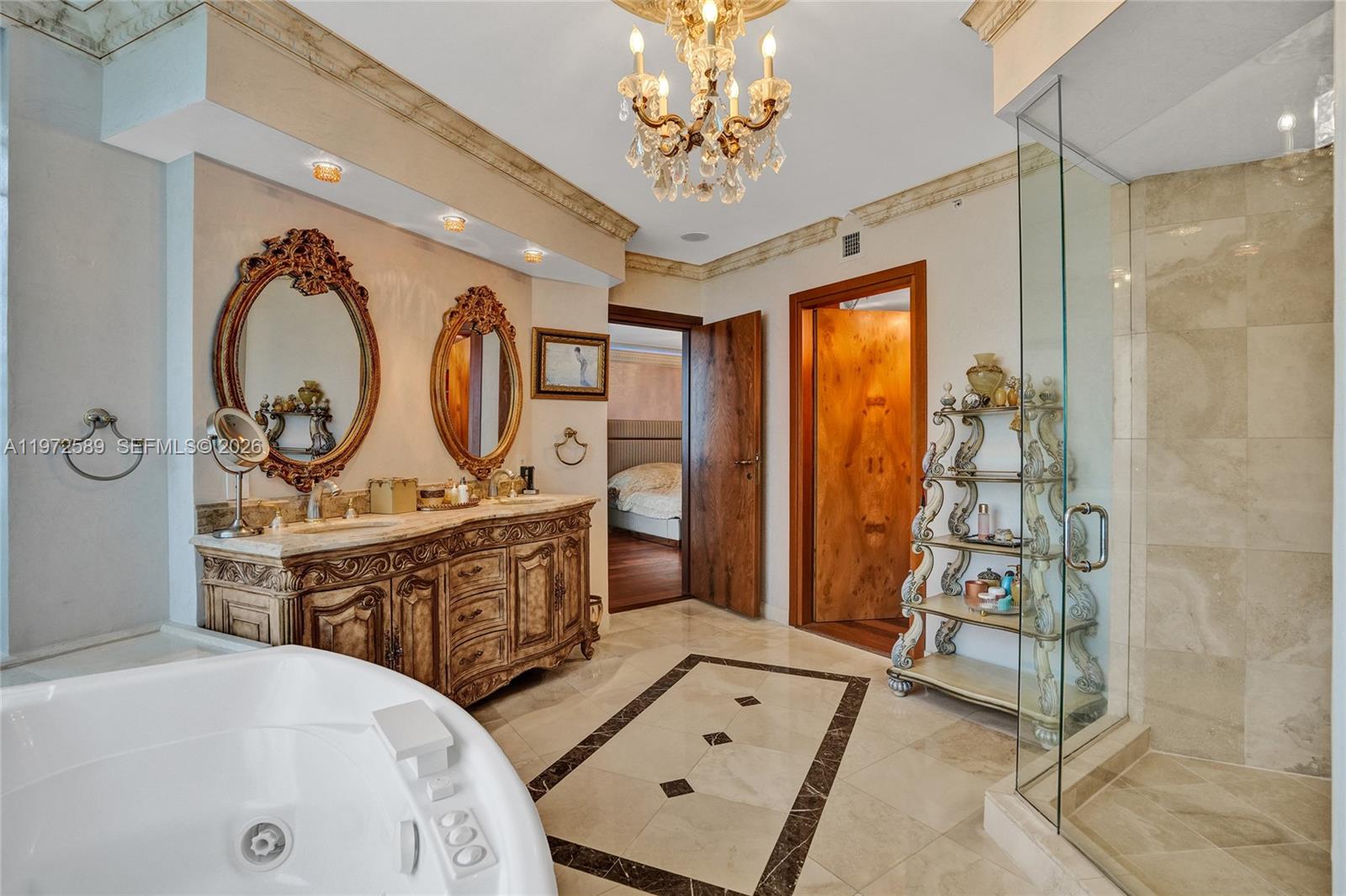 THE PINNACLE CONDO - Residential