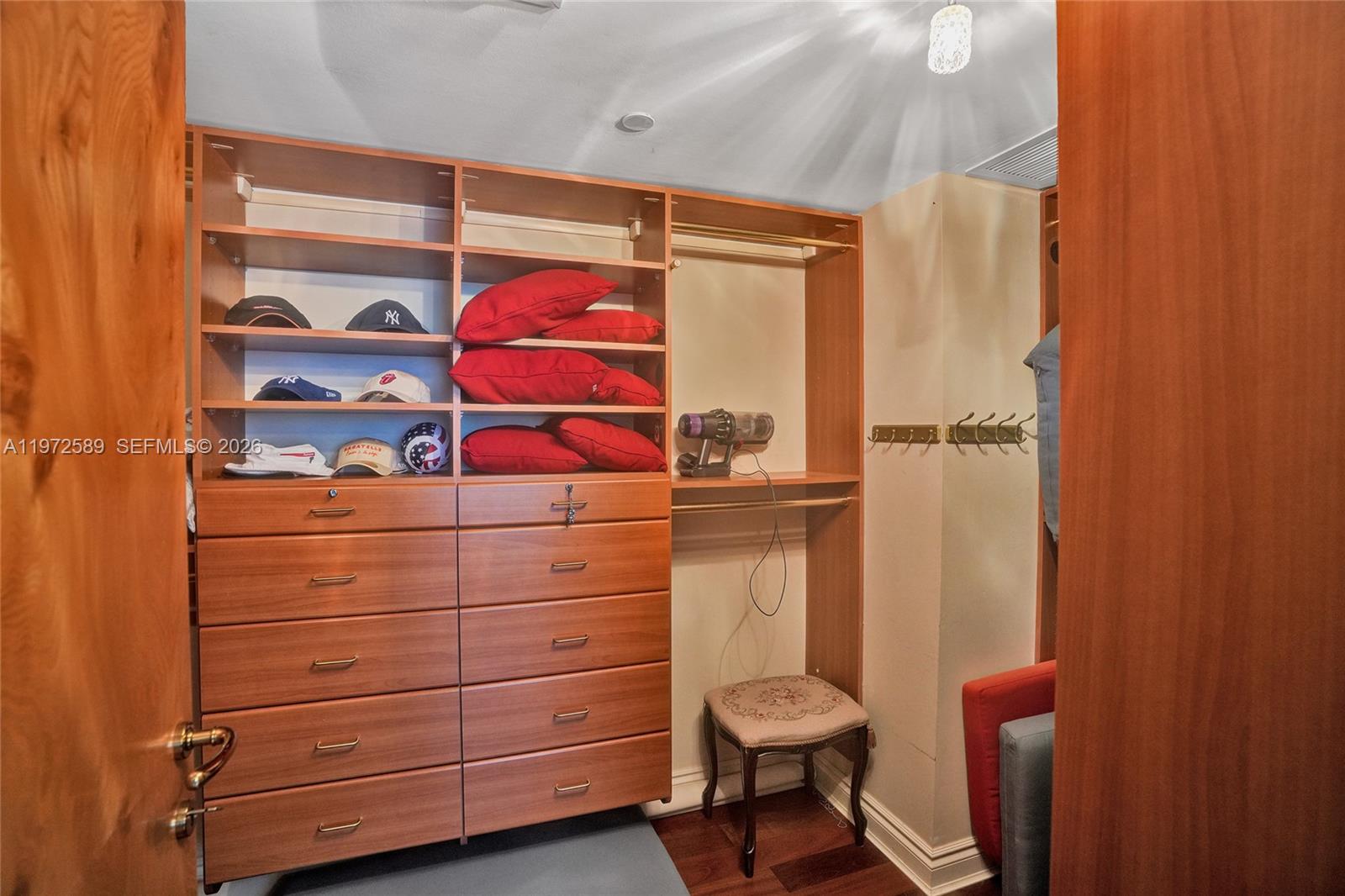 THE PINNACLE CONDO - Residential