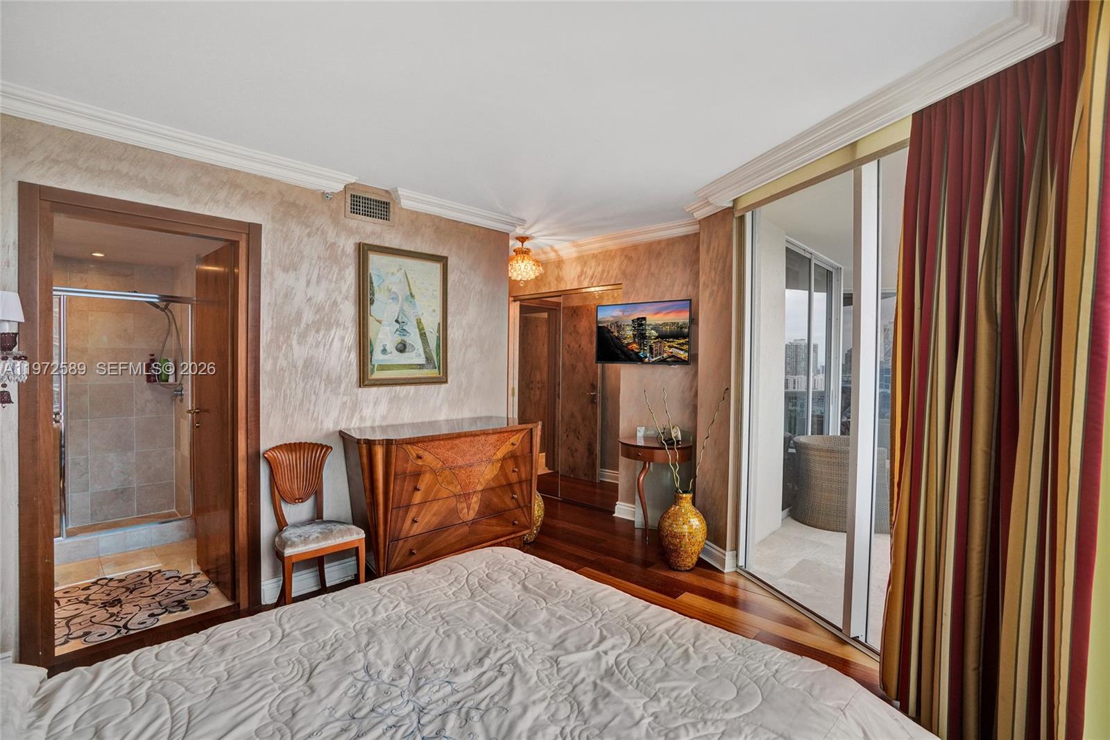 THE PINNACLE CONDO - Residential