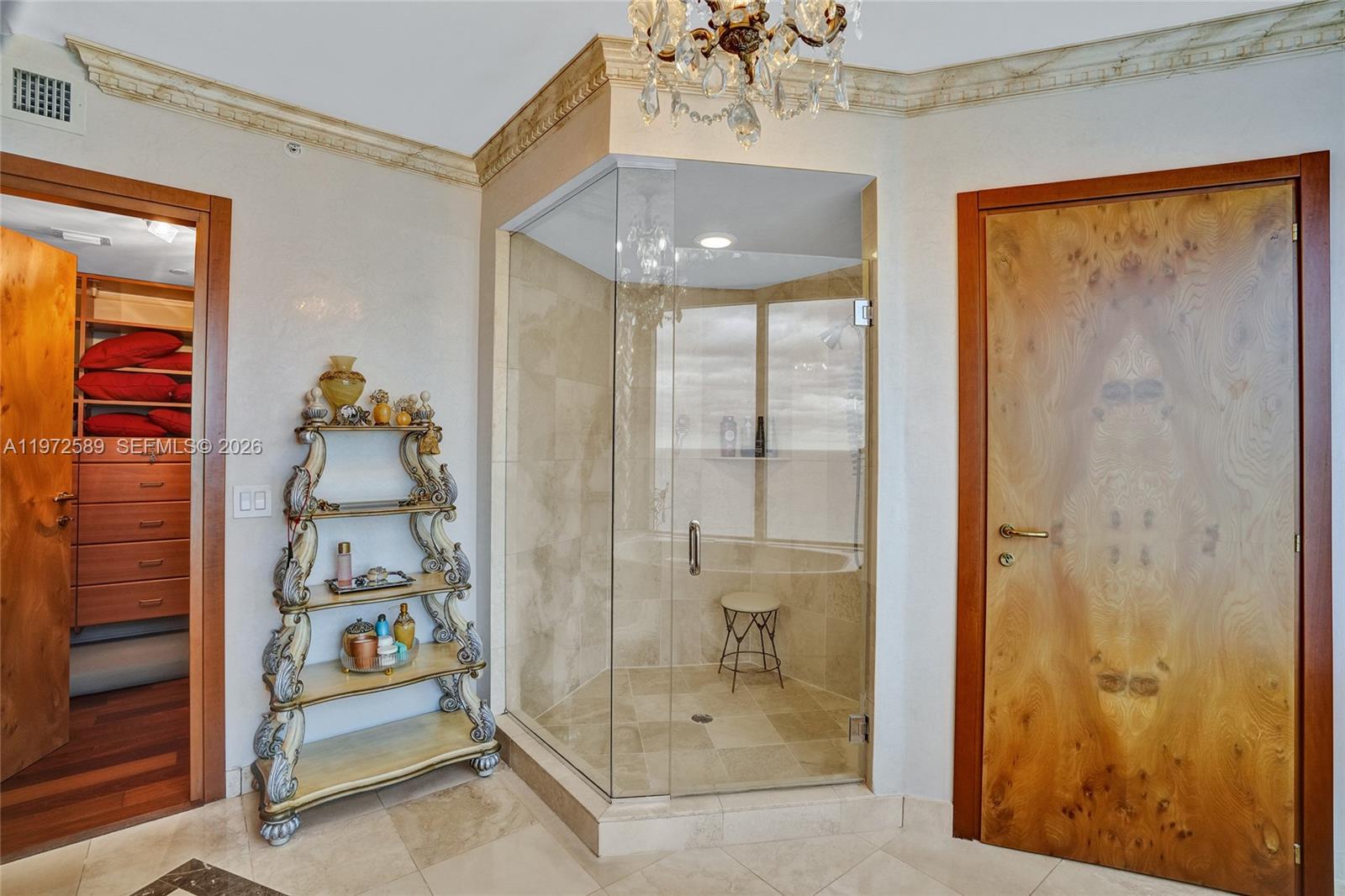 THE PINNACLE CONDO - Residential