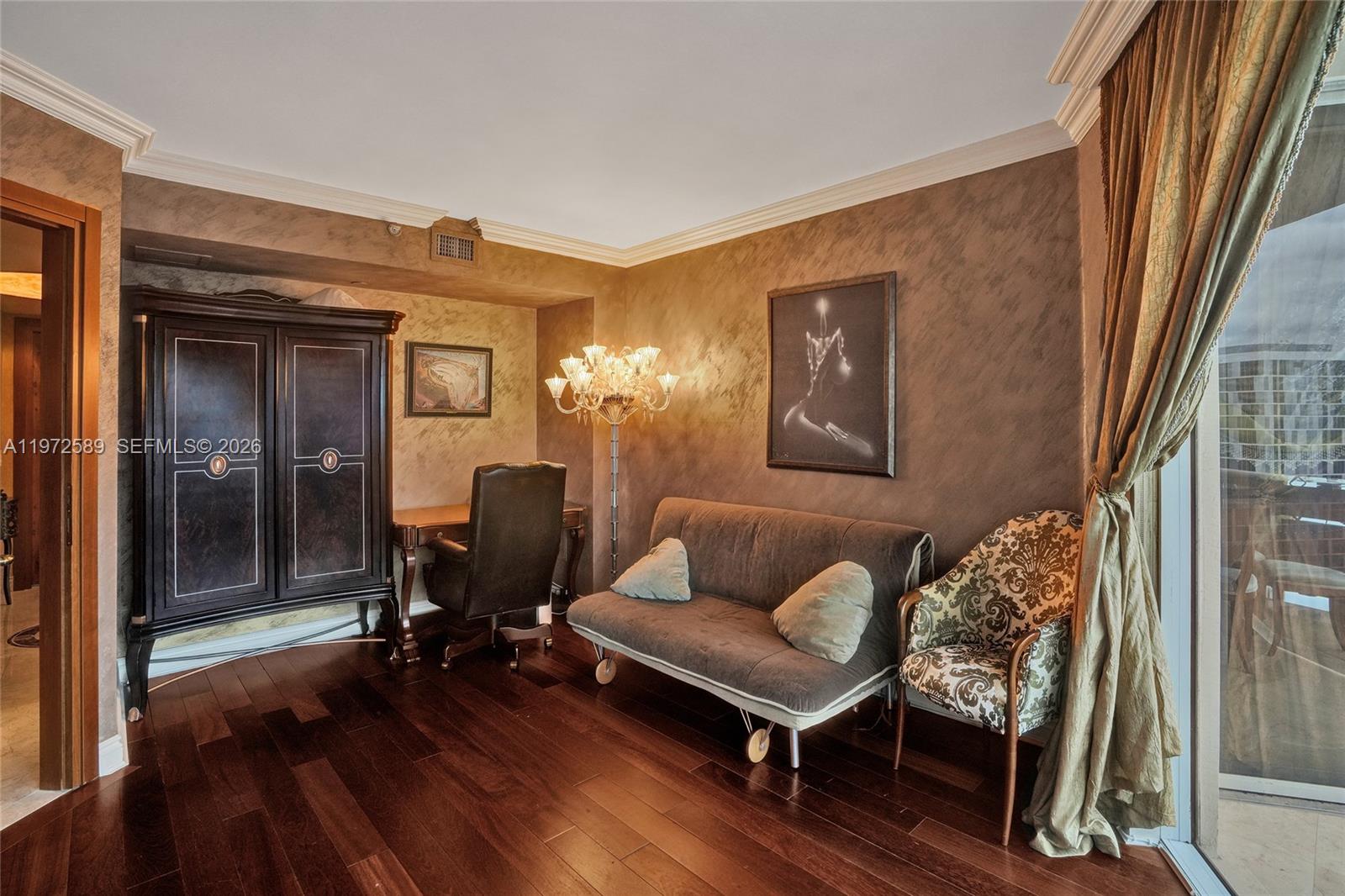 THE PINNACLE CONDO - Residential