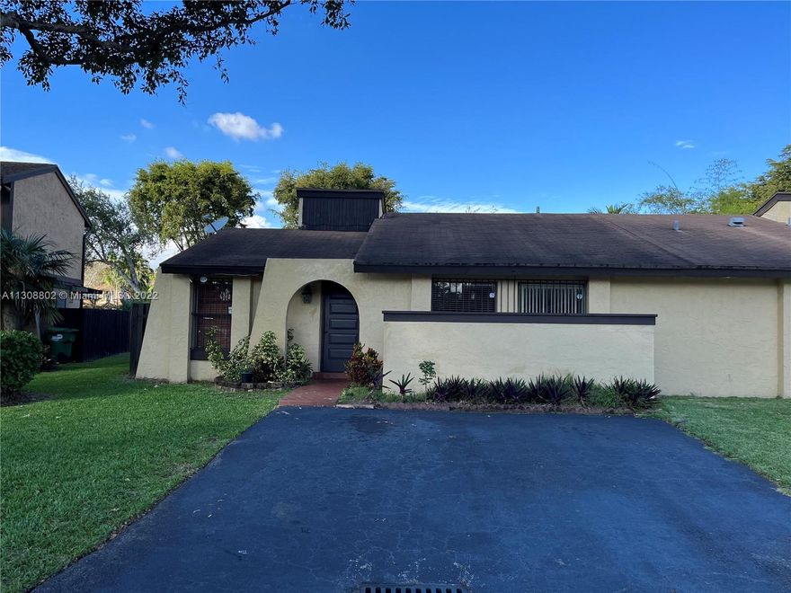 LOCATION LOCATION Townhome for Rent 3 Bed 2 Baths in the desired Woodgate Community. Amenities include a community pool, clubhouse, and security patrol, Tiles all over the please, kitchen with appliances and eat-in space. This townhome has a washer and dryer, have storage space that includes a walk-in closet. fenced patio area. drive way 2 cars parking and plenty guest parking available.