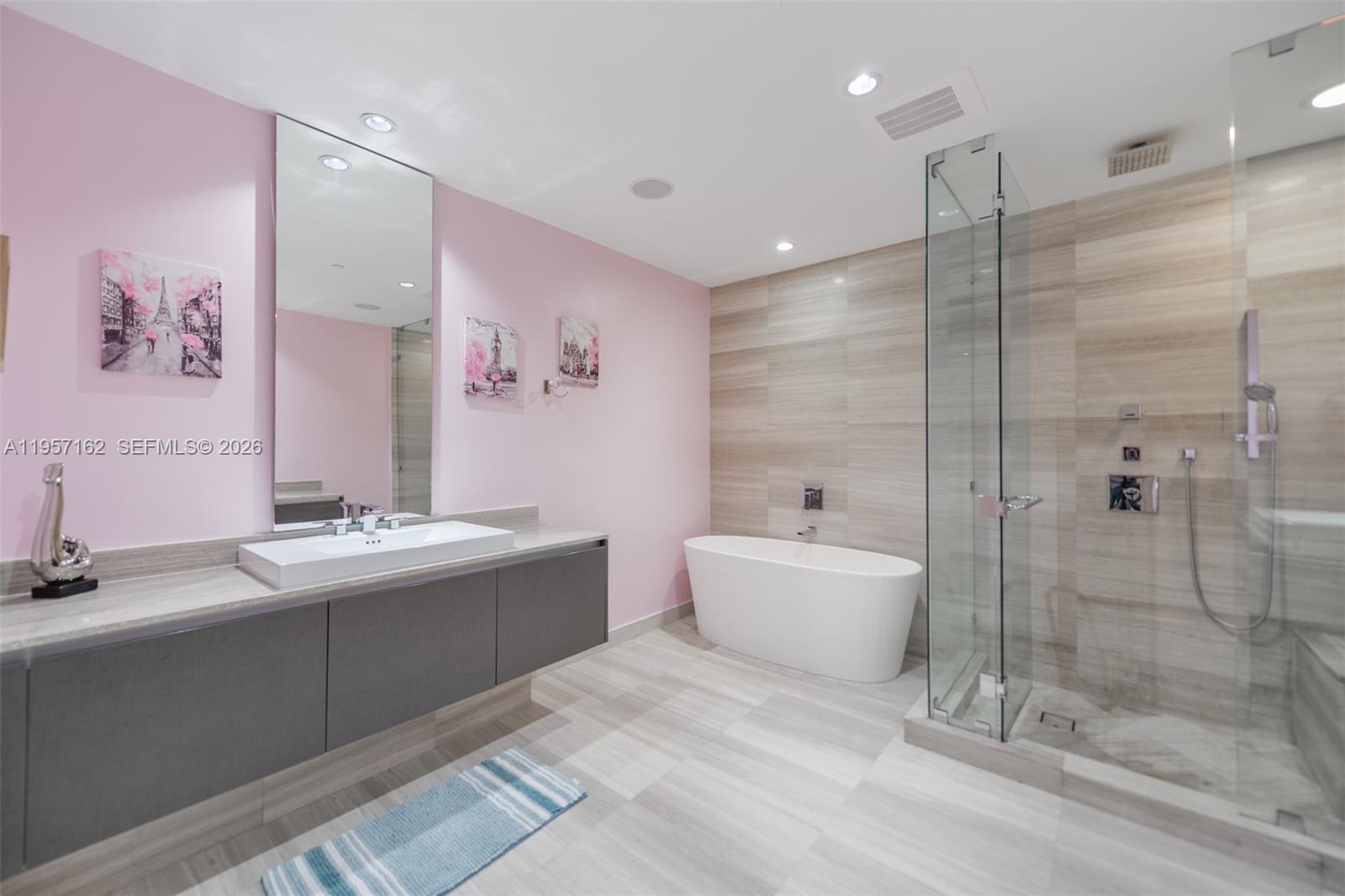 ECHO CONDO - Residential