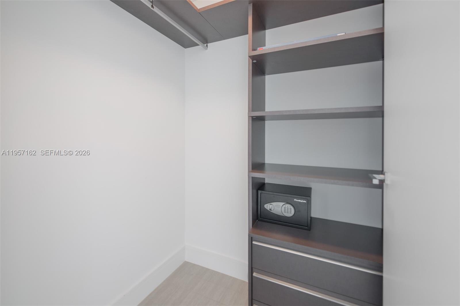 ECHO CONDO - Residential