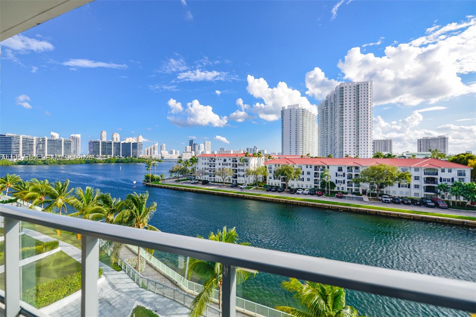 ECHO CONDO - Residential