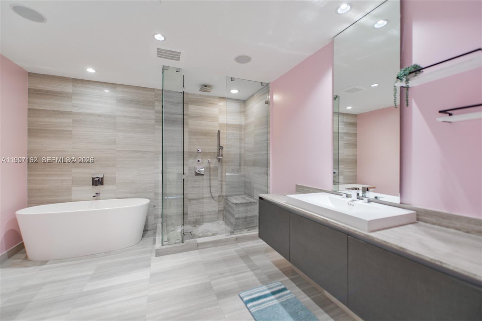 ECHO CONDO - Residential