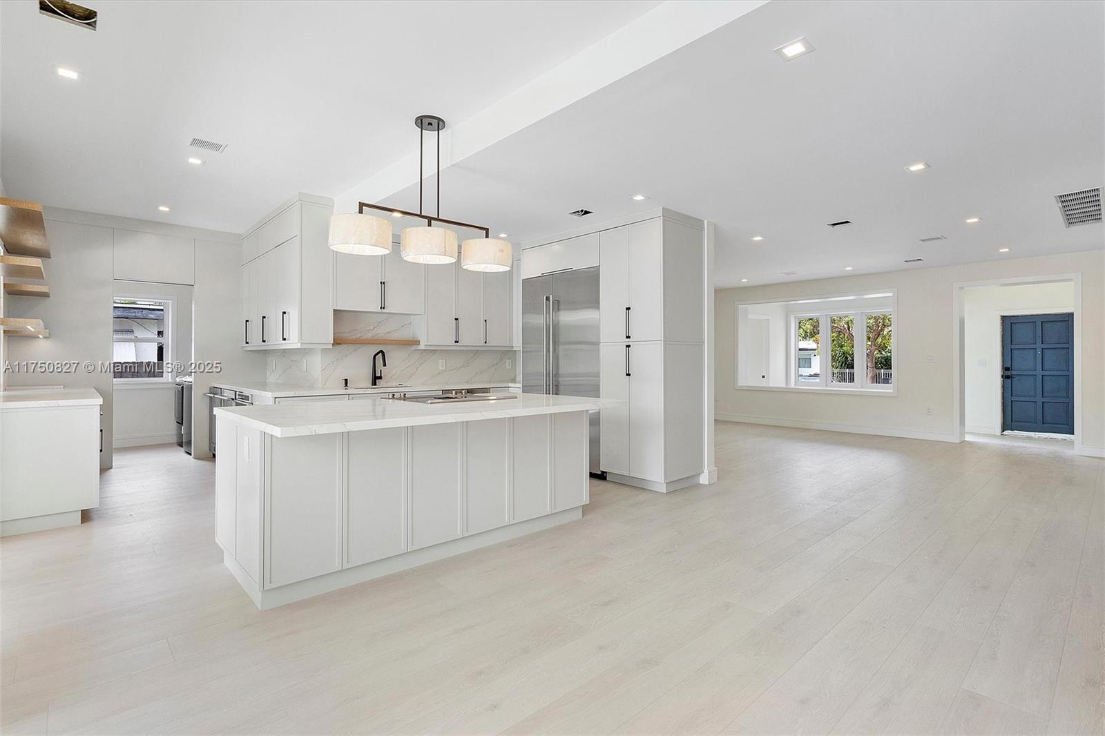 1930 Alamanda Dr