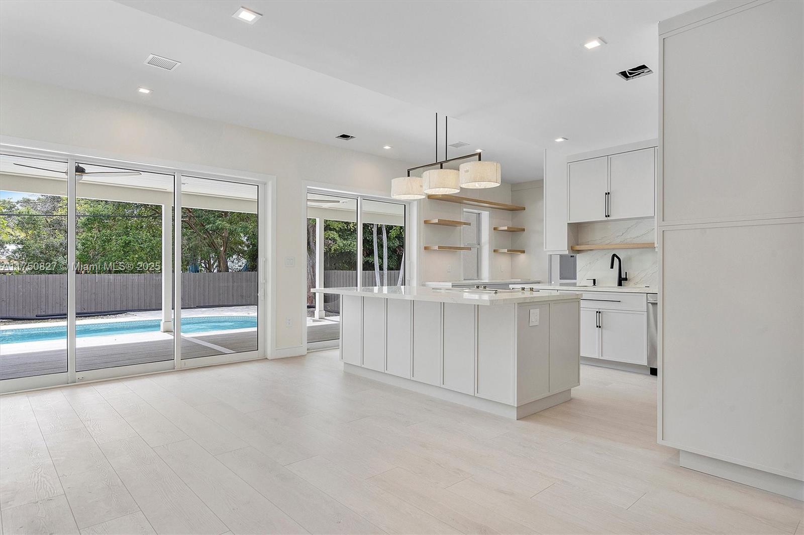 1930 Alamanda Dr