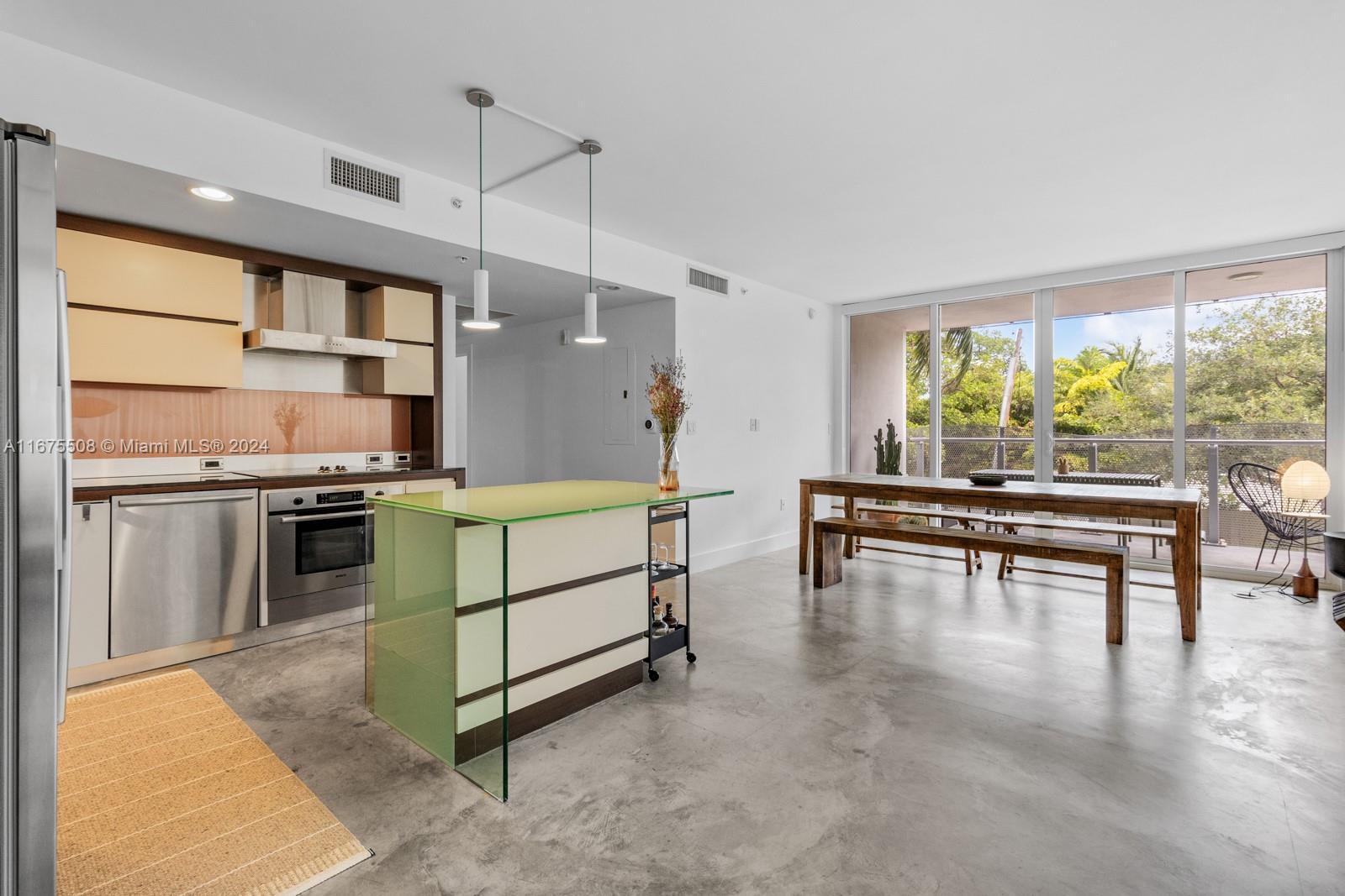 2155 Washington Ct 210, Miami Beach, Miami-Dade County, Florida - 2 Bedrooms  
2 Bathrooms - 