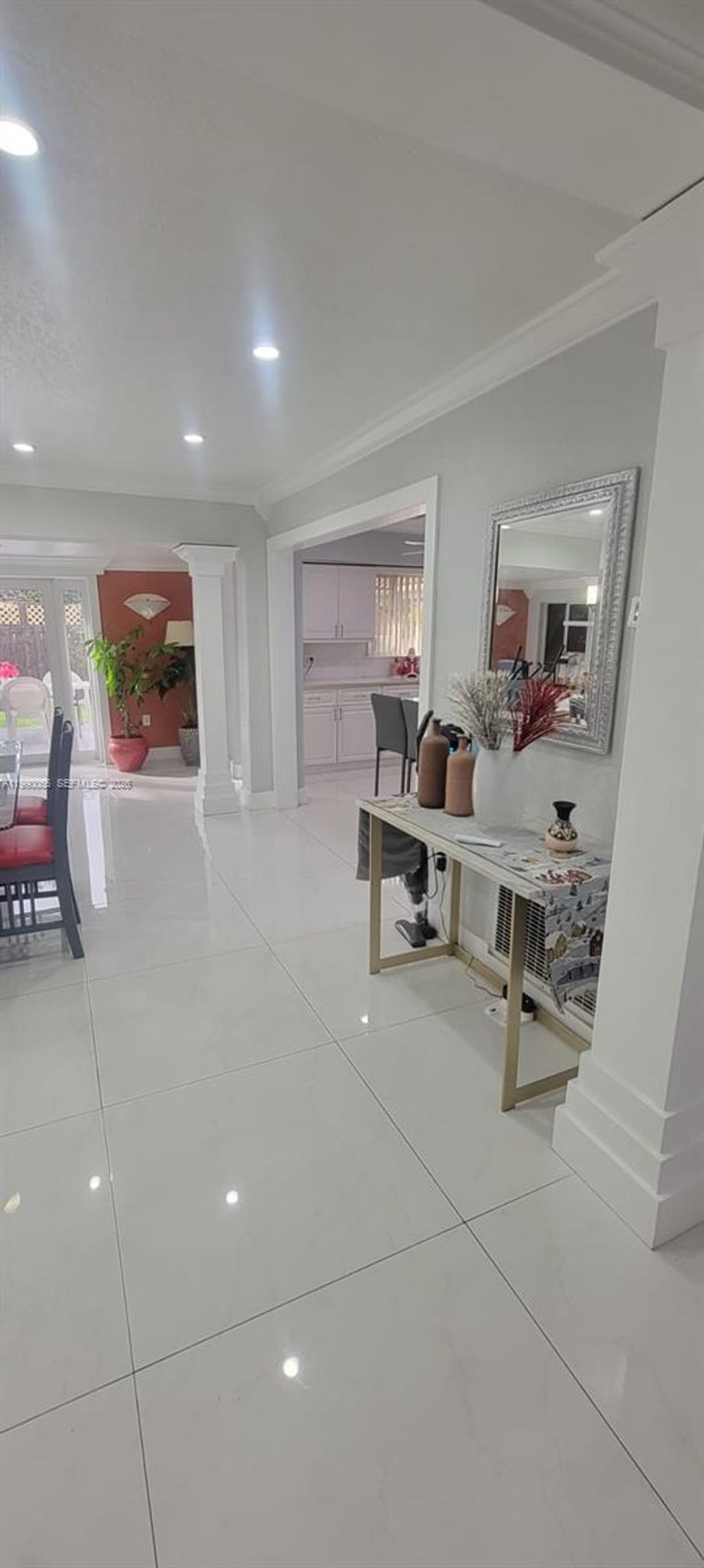 Photo of 136 SE 2nd Ct, Dania Beach, FL 33004 (MLS # A11990055)