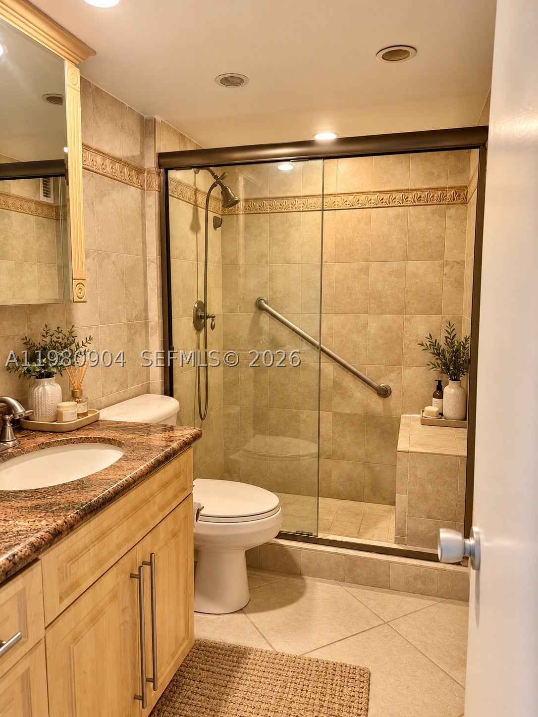 5005 Collins Ave 304