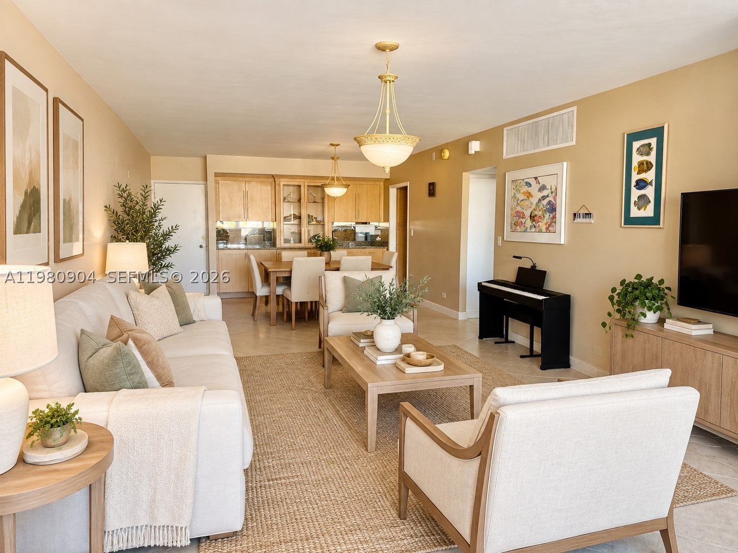5005 Collins Ave 304