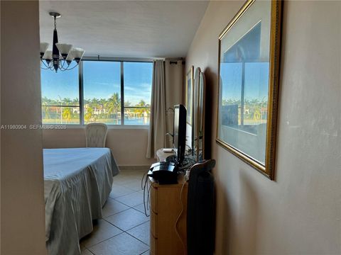 Photo of 5005 Collins Ave #304, Miami Beach, FL 33140 (MLS # A11980904)