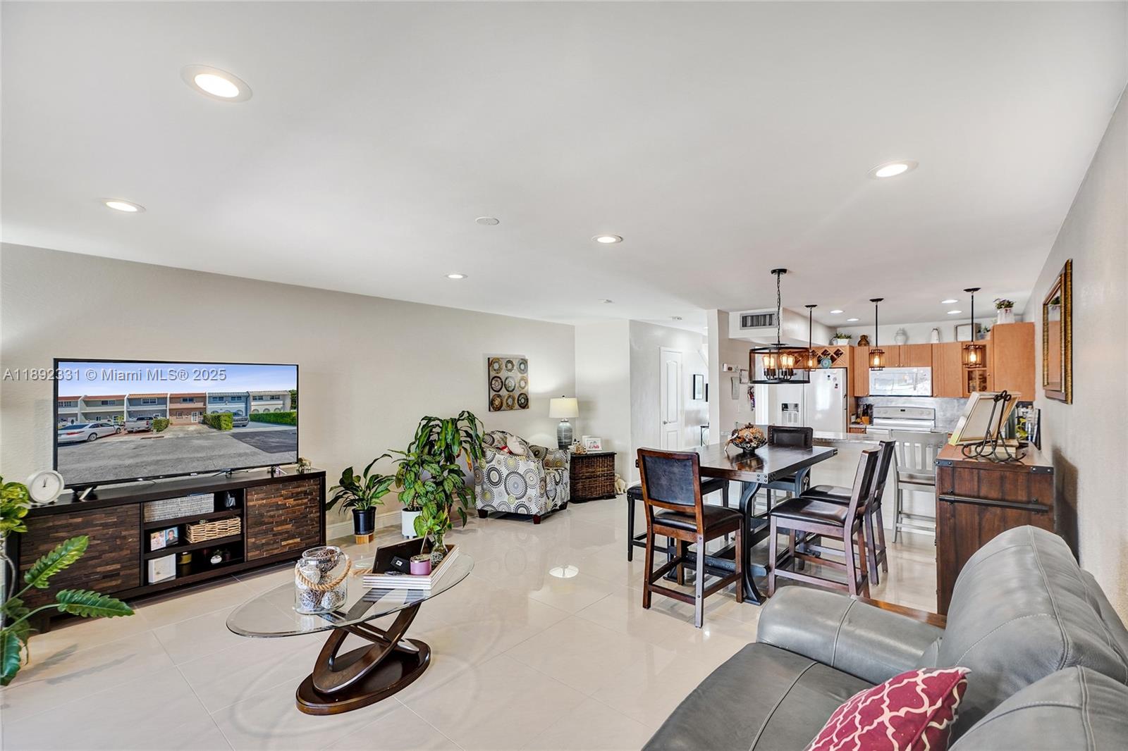 FIRST ADDN TO PALM SPRING - Residential