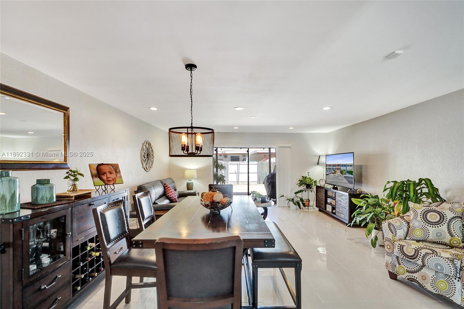 FIRST ADDN TO PALM SPRING - Residential