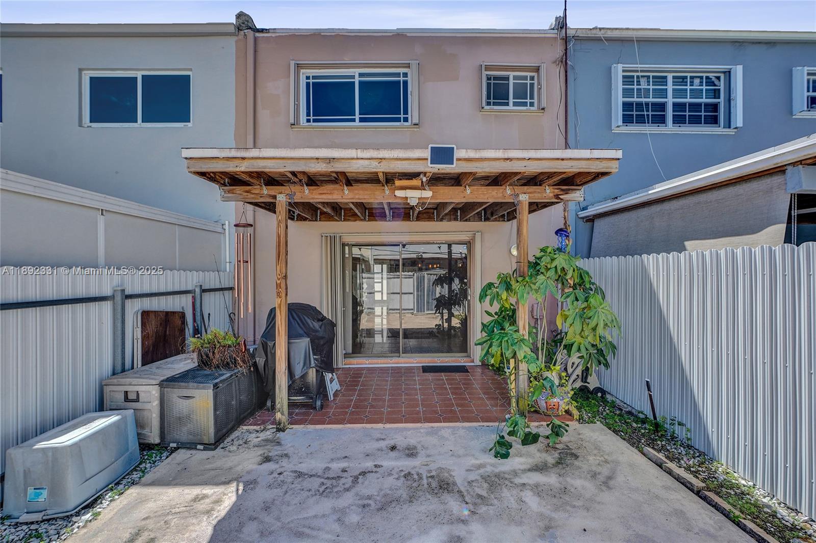 FIRST ADDN TO PALM SPRING - Residential