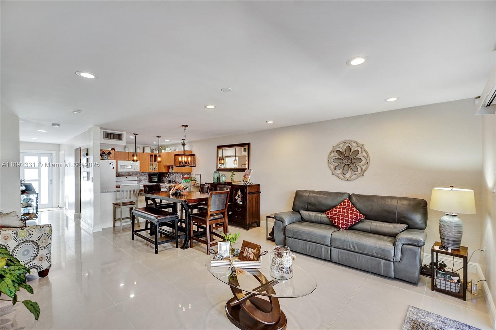 FIRST ADDN TO PALM SPRING - Residential