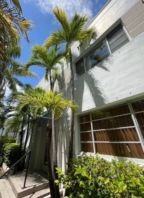 Gorgeous and spacious studio located just steps from the beach in the highly desirable South of Fifth area. This charming unit features a remodeled kitchen and bathroom, with a functional dining and living area—perfect for relaxing or entertaining. Please note the kitchen counter may vary in color. Enjoy the convenience of on-site washer and dryer, gated entry. Don’t miss the opportunity to live in this prime location!