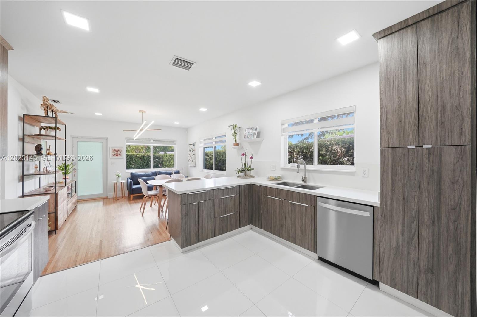 THE PINES - Residential