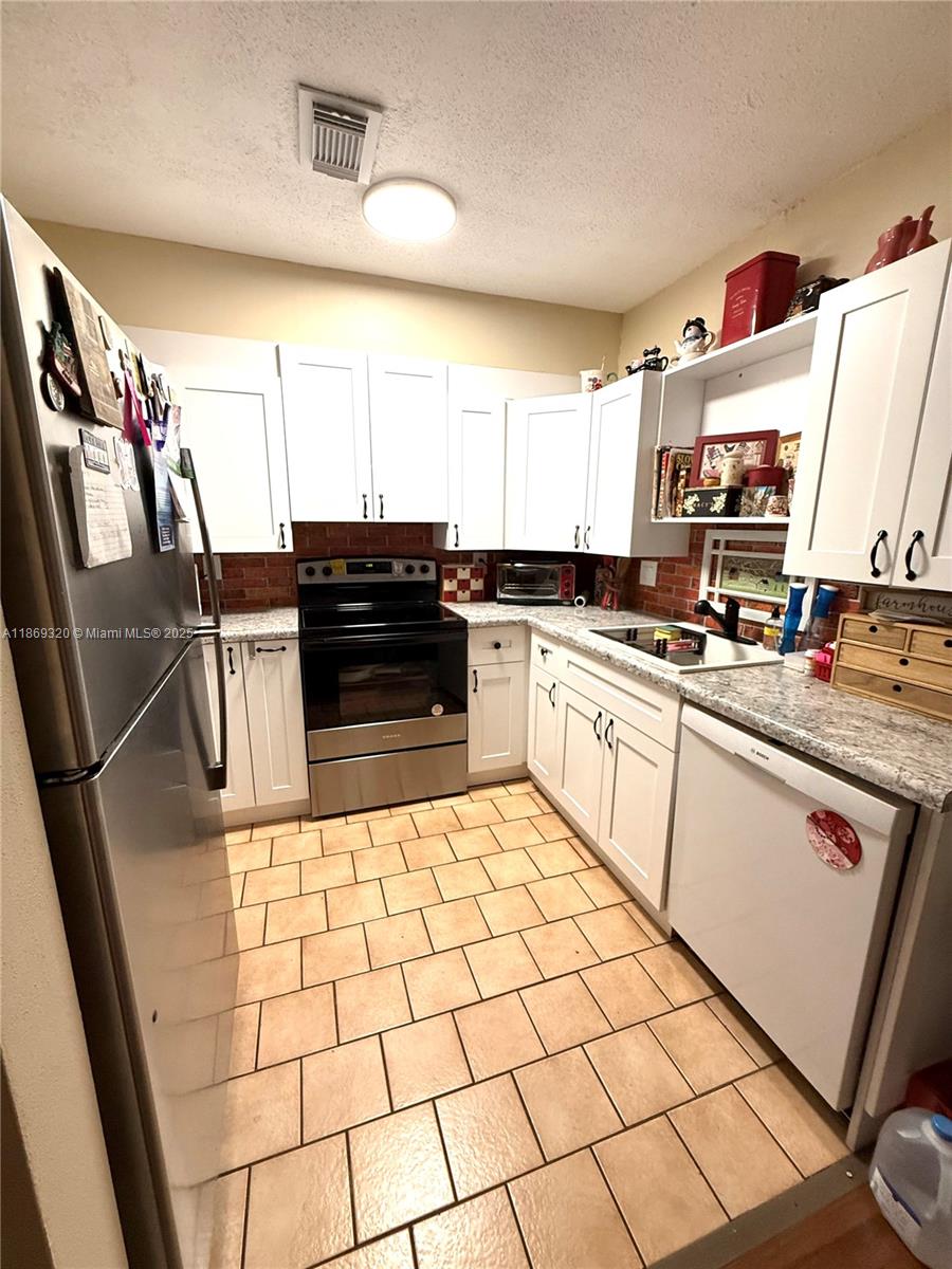 2111 NE 14th Ave