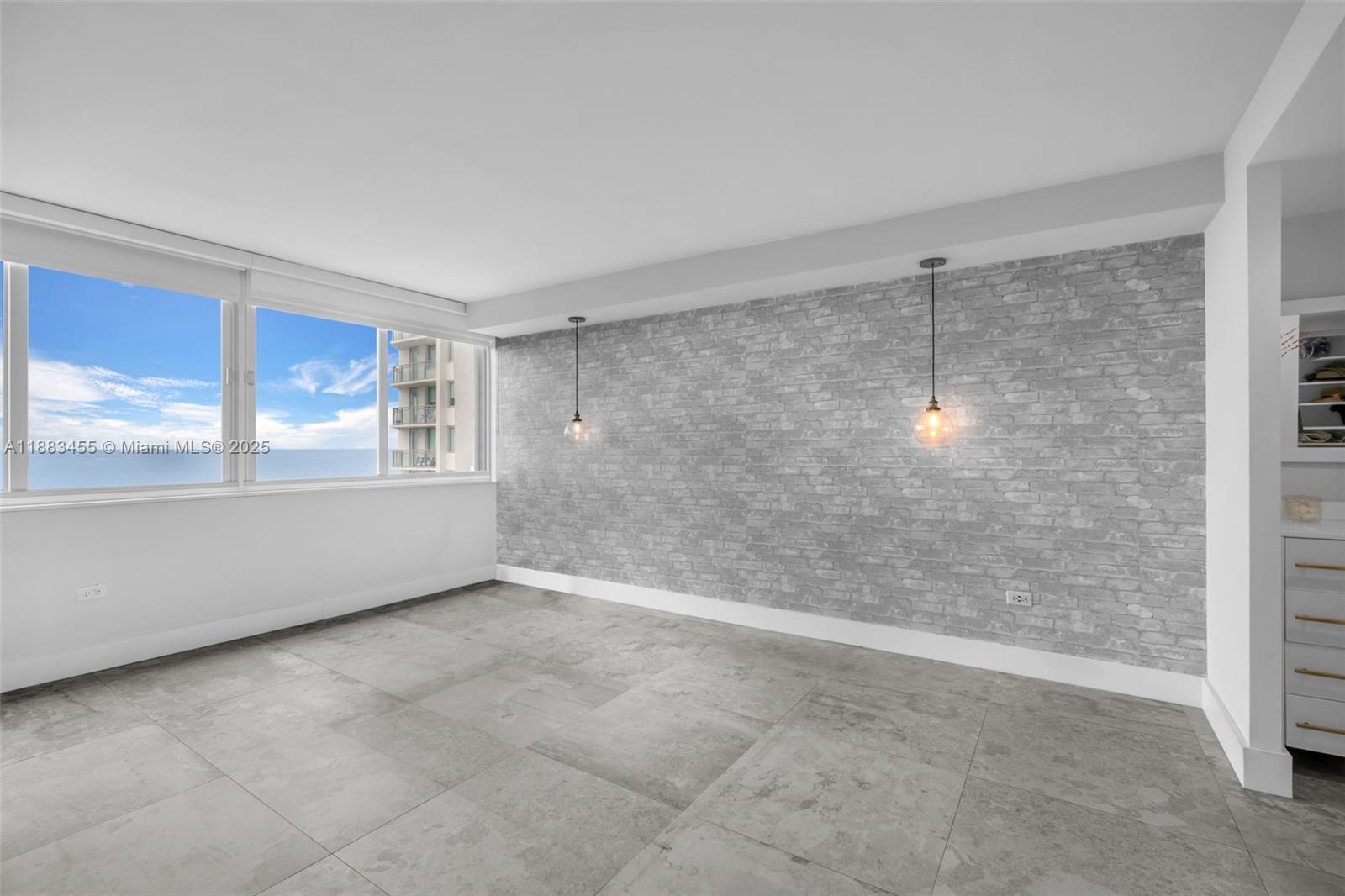 BURLEIGH HOUSE CONDO - Residential