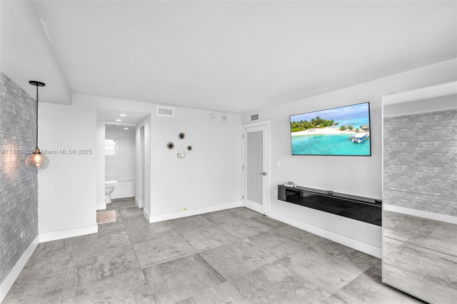 BURLEIGH HOUSE CONDO - Residential