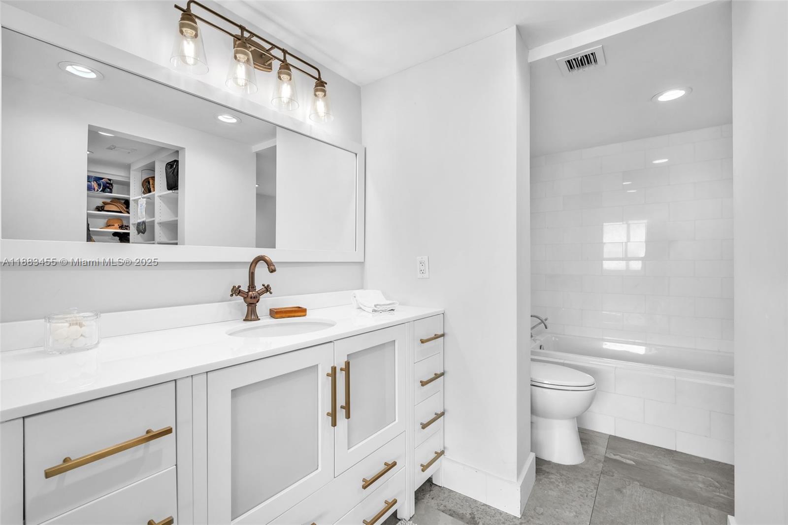 BURLEIGH HOUSE CONDO - Residential