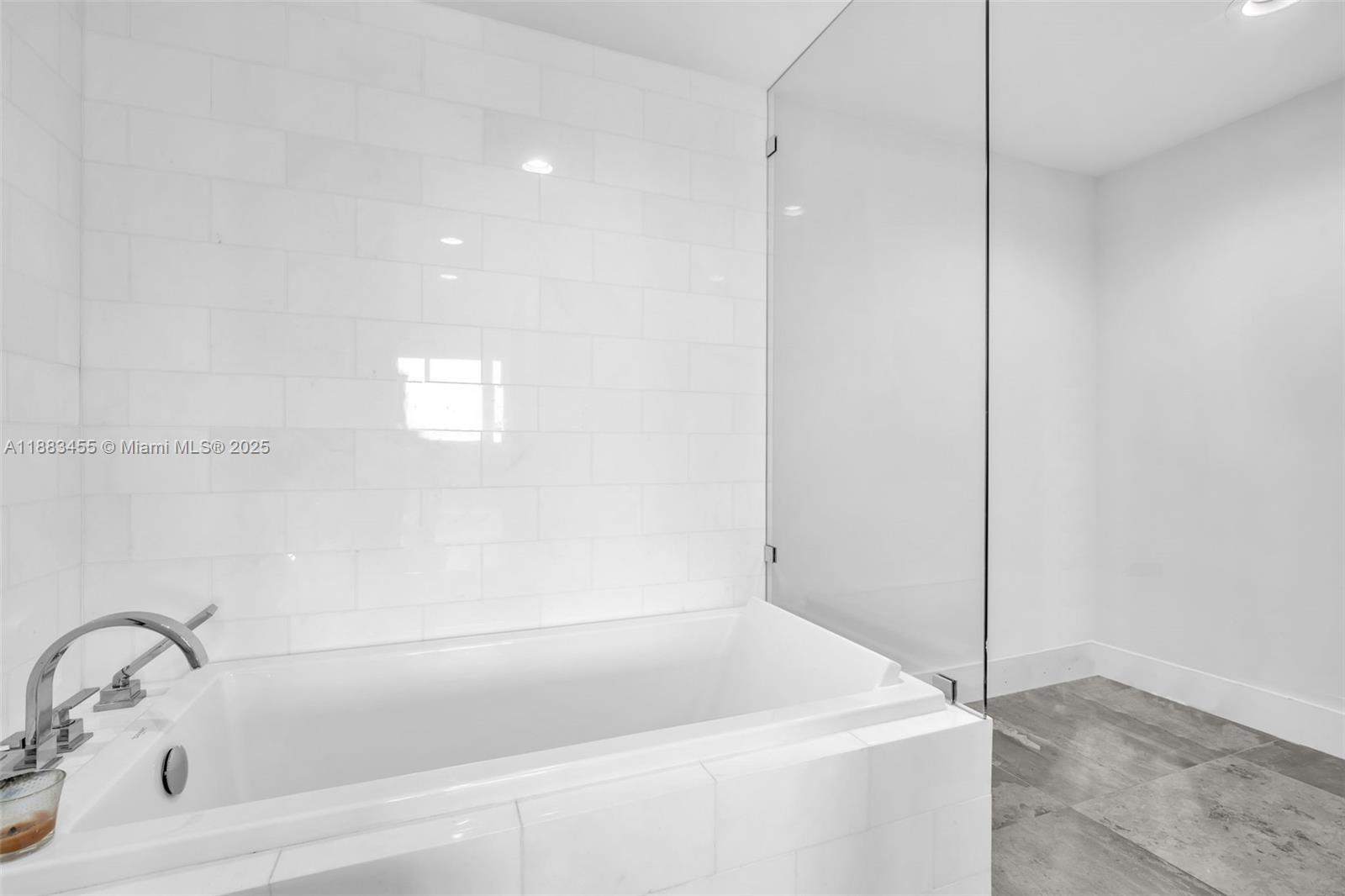 BURLEIGH HOUSE CONDO - Residential