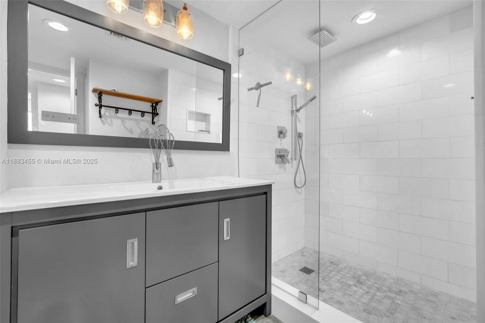 BURLEIGH HOUSE CONDO - Residential