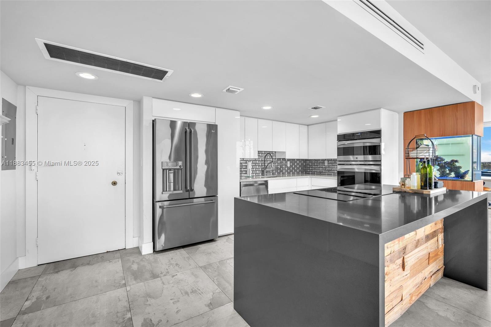 BURLEIGH HOUSE CONDO - Residential
