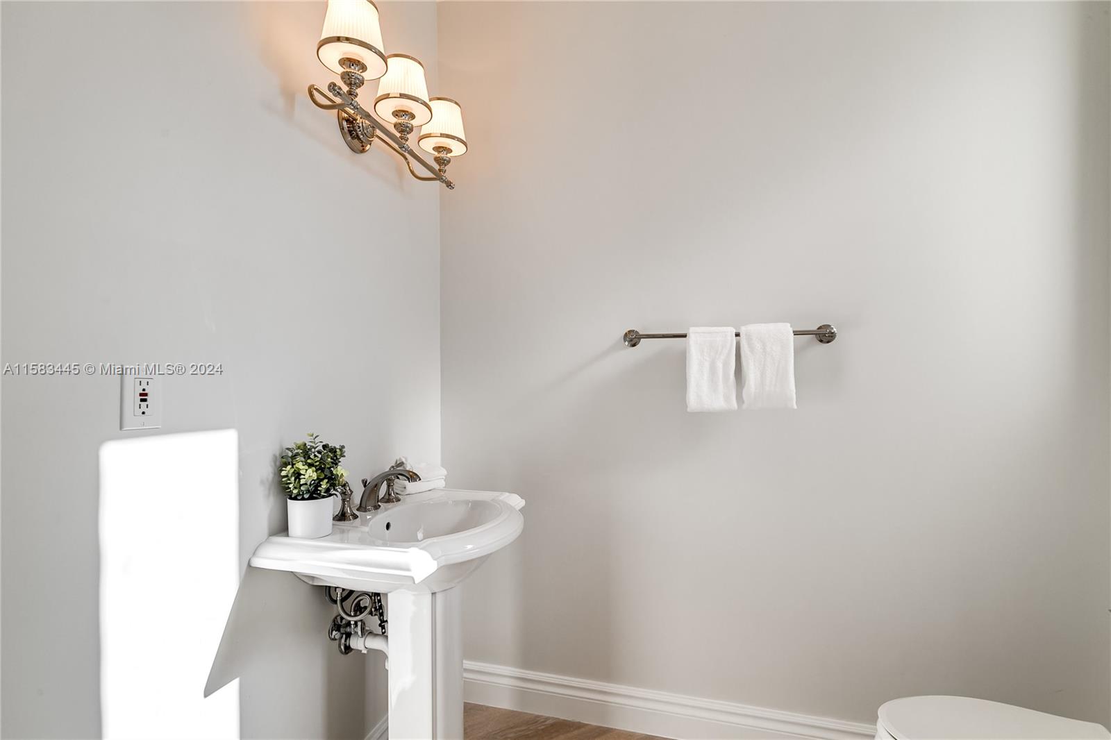 IDLEWYLD - Residential Lease