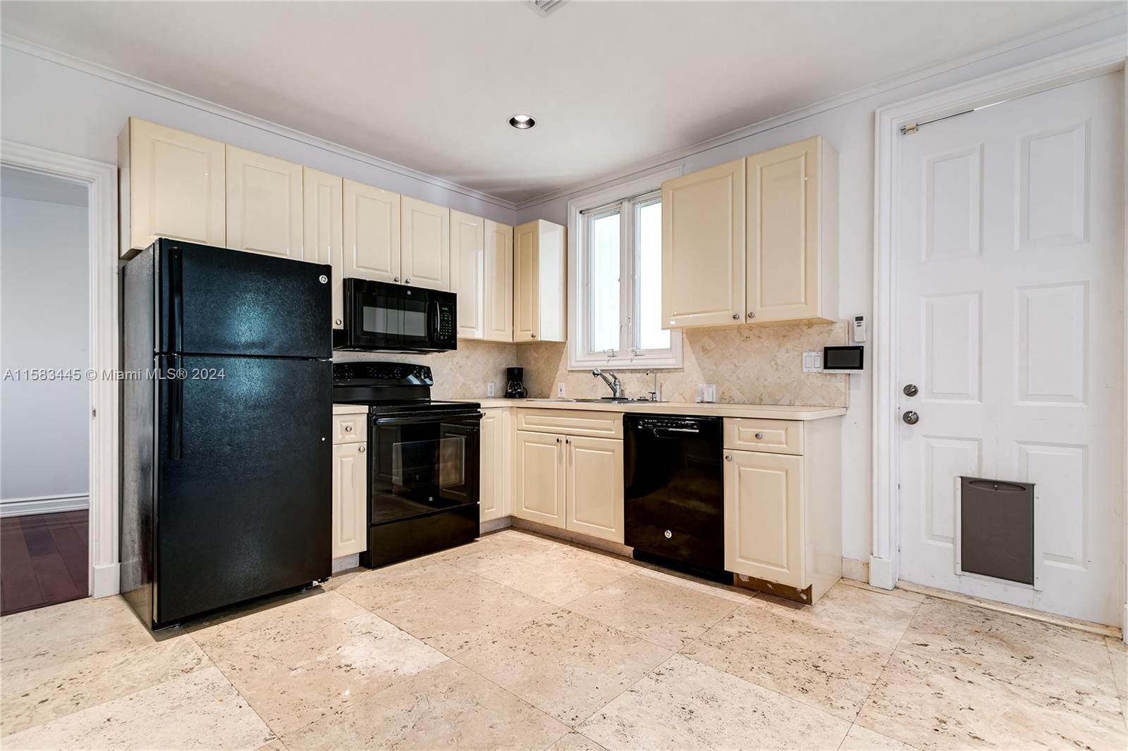 IDLEWYLD - Residential Lease