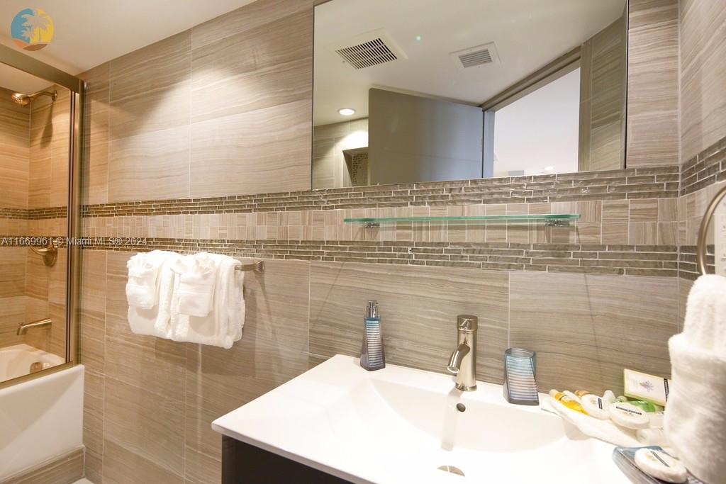 THE ALEXANDER CONDO - Residential
