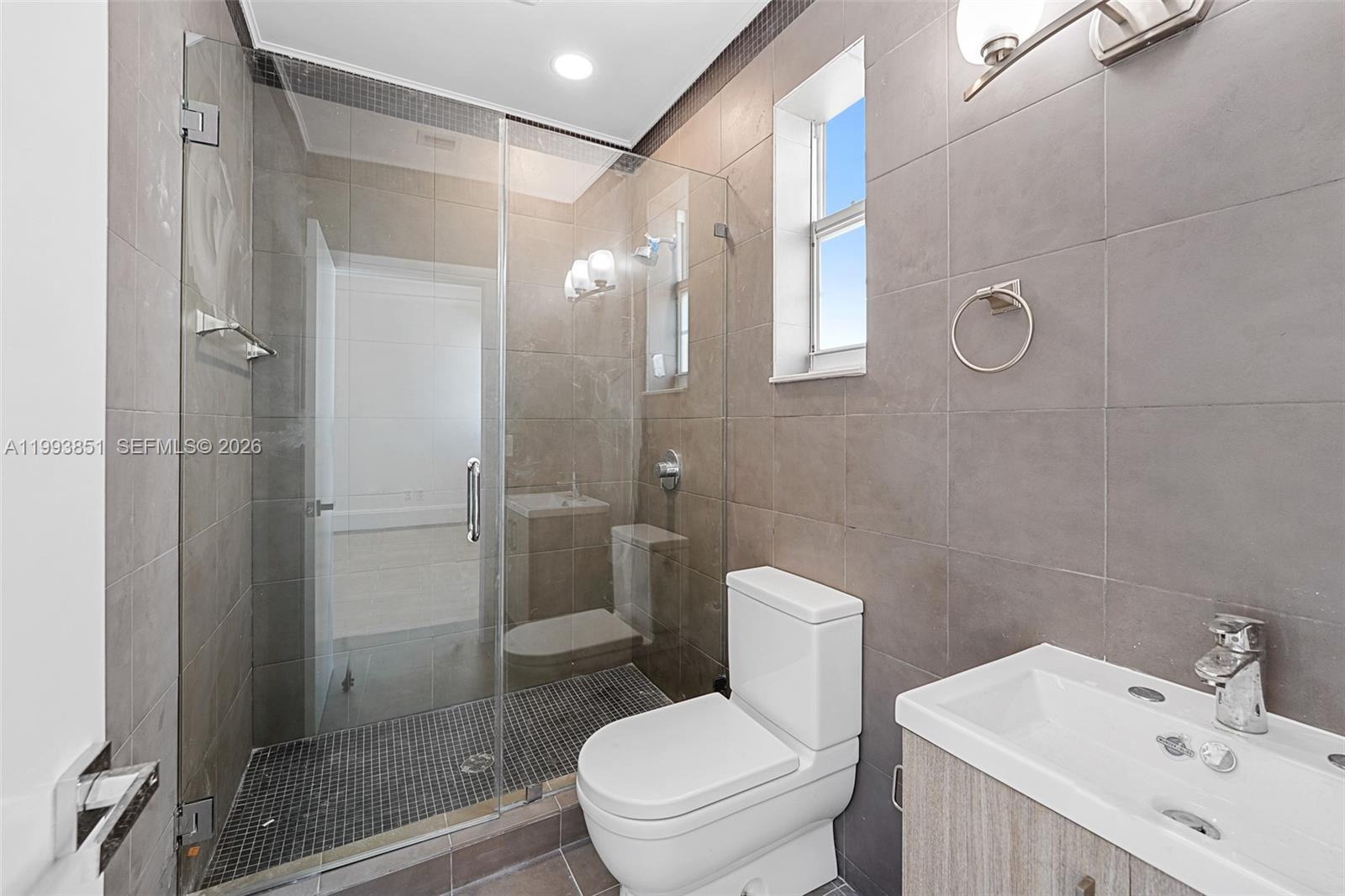 LINCOLN SUB - Residential Lease