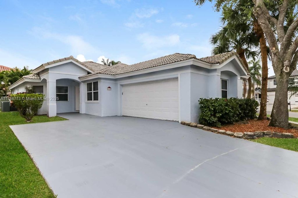 Photo of 11146 Harbour Springs Cir, Boca Raton, FL 33428 (MLS # A11758713)