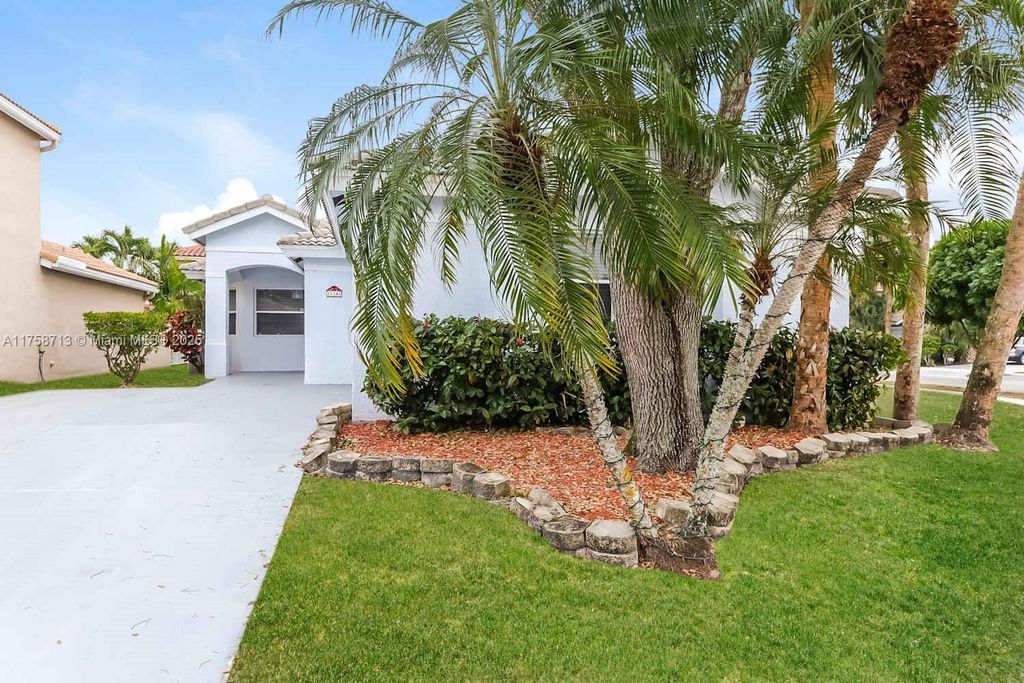 Photo of 11146 Harbour Springs Cir, Boca Raton, FL 33428 (MLS # A11758713)